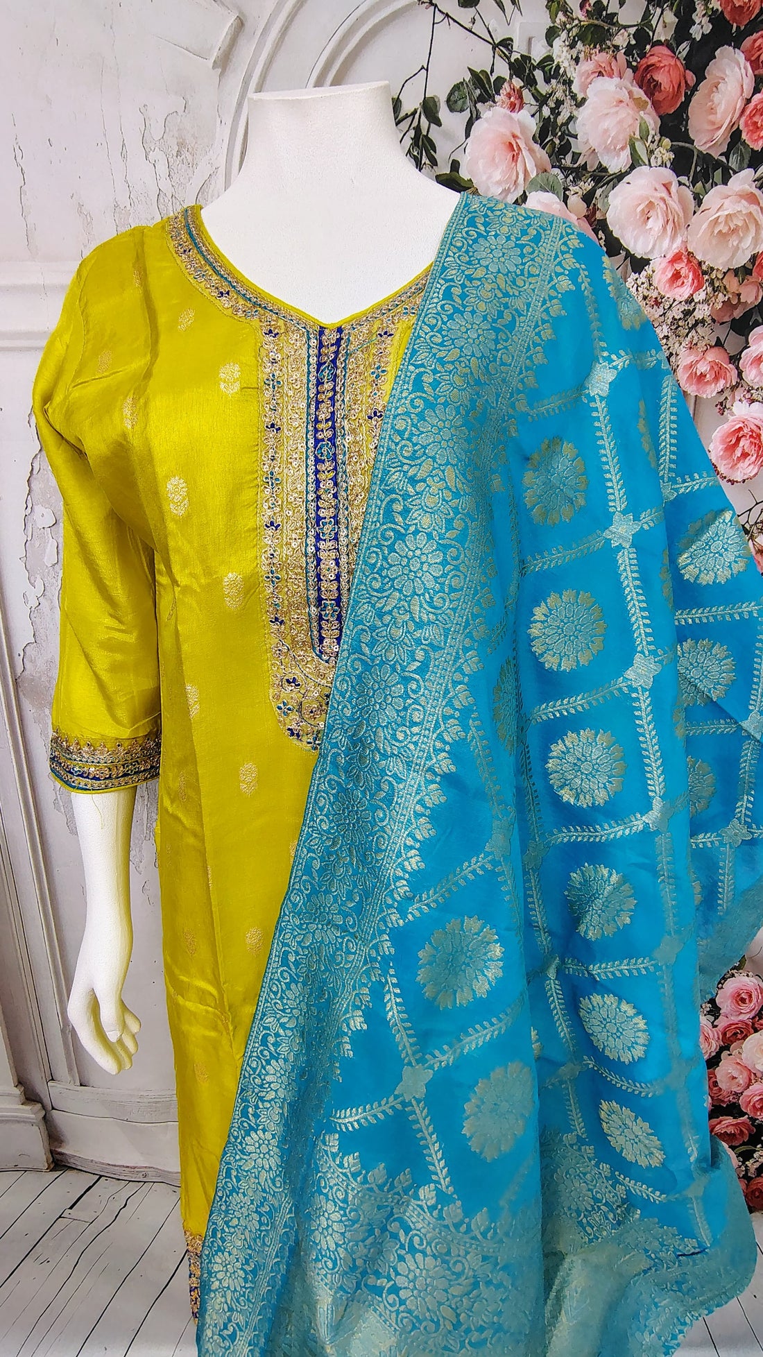 Vibrant & Festive - SFA016