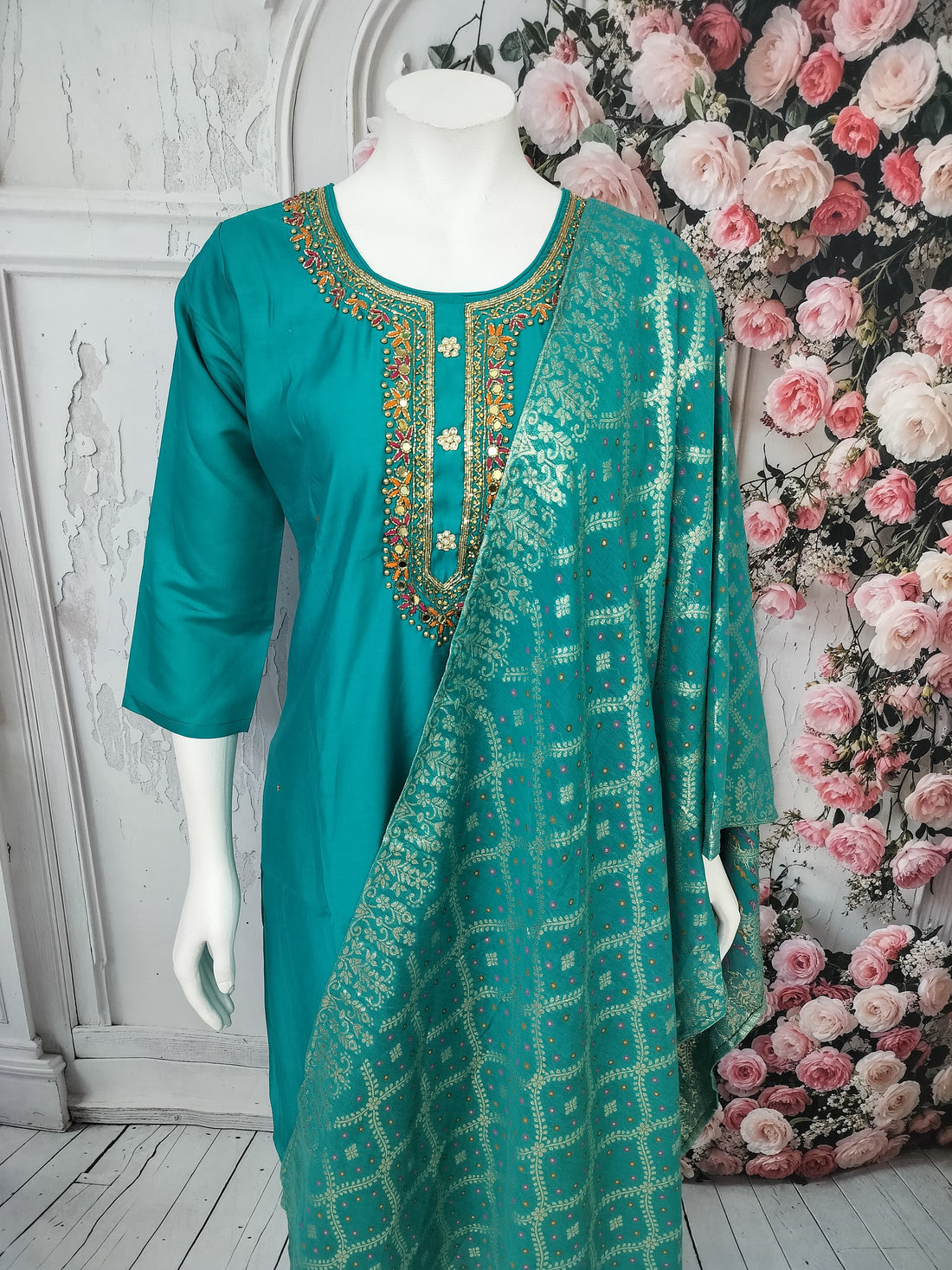 Timeless Elegance - SFA148