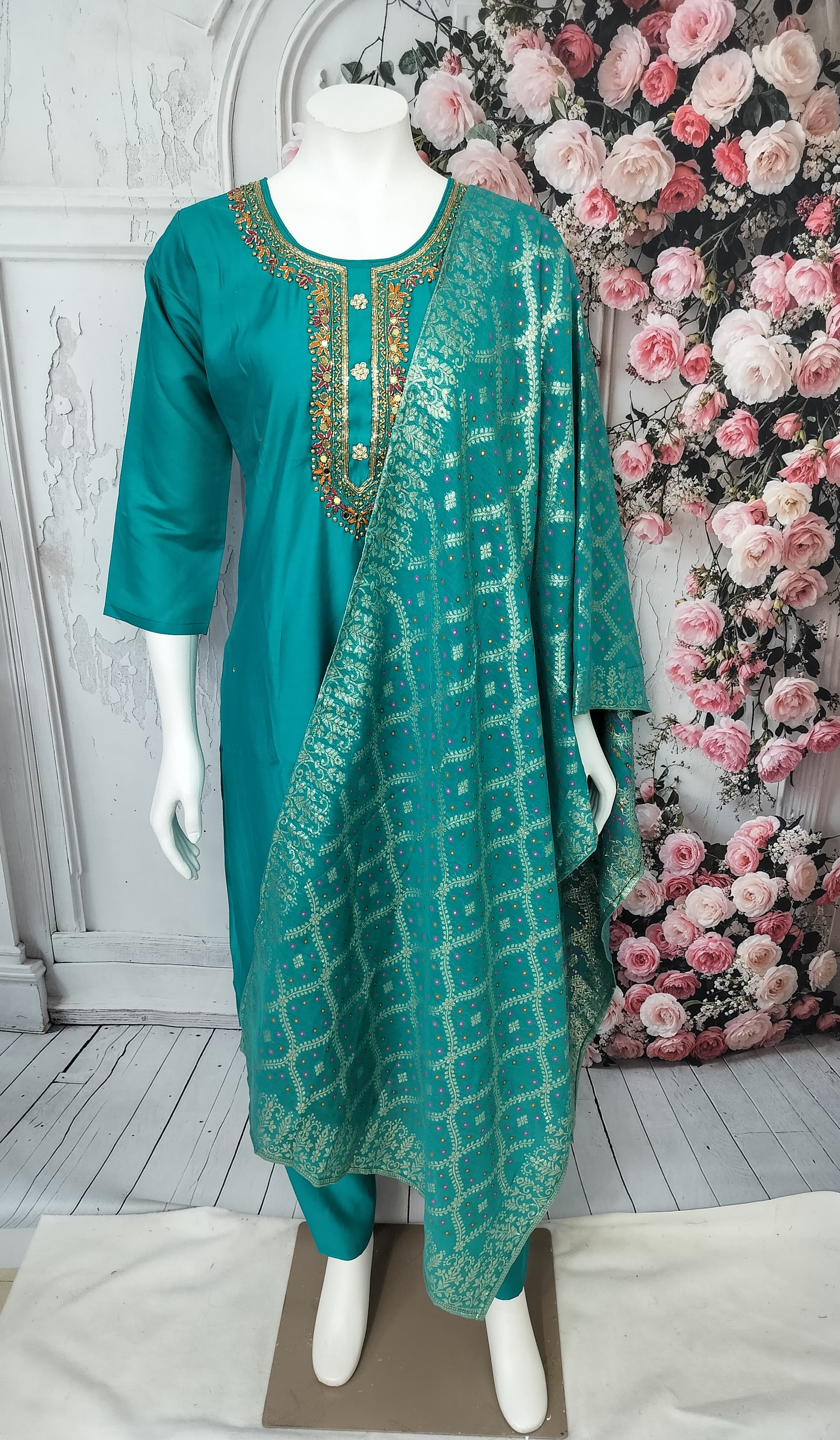 Timeless Elegance - SFA148