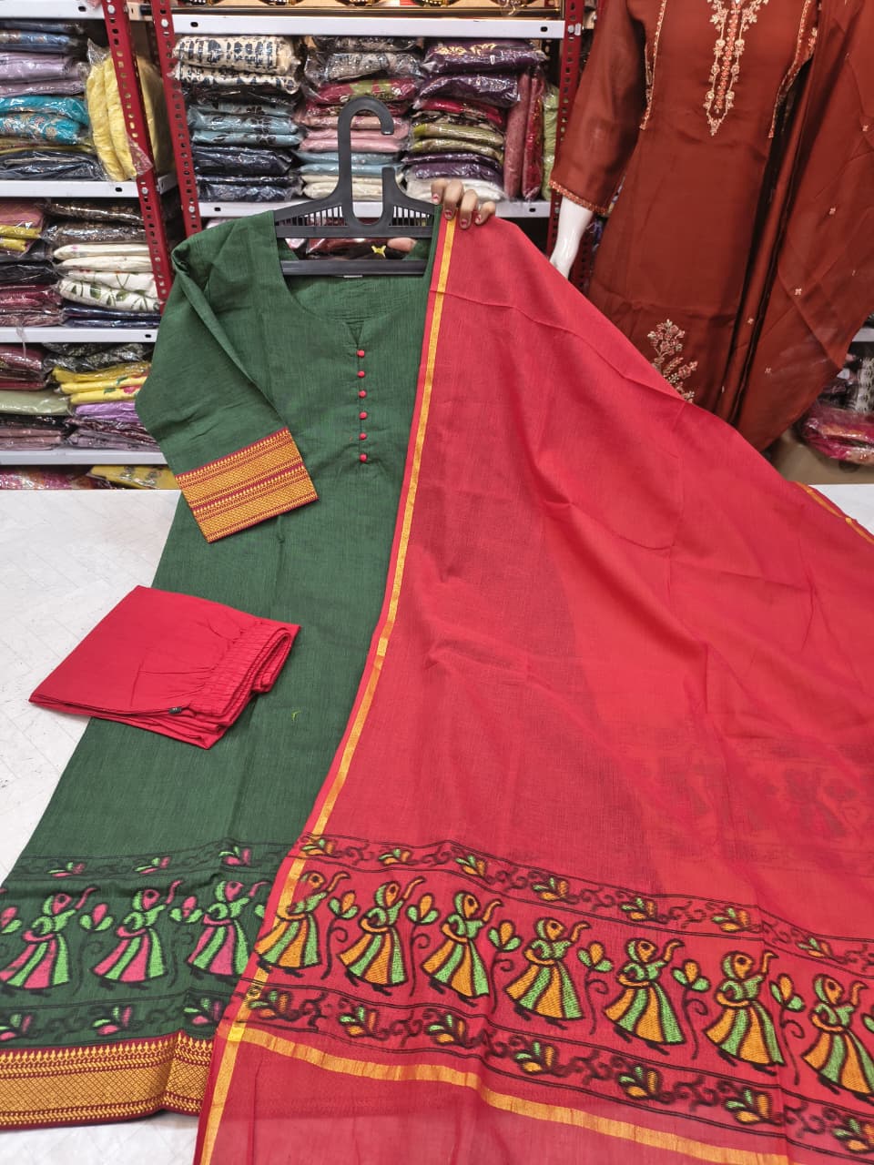 Aishwarya Glam - SFA478