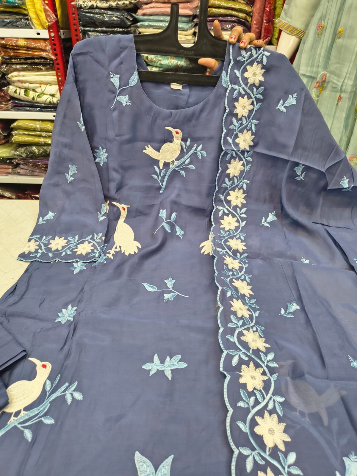 Regal Charm - SFA483