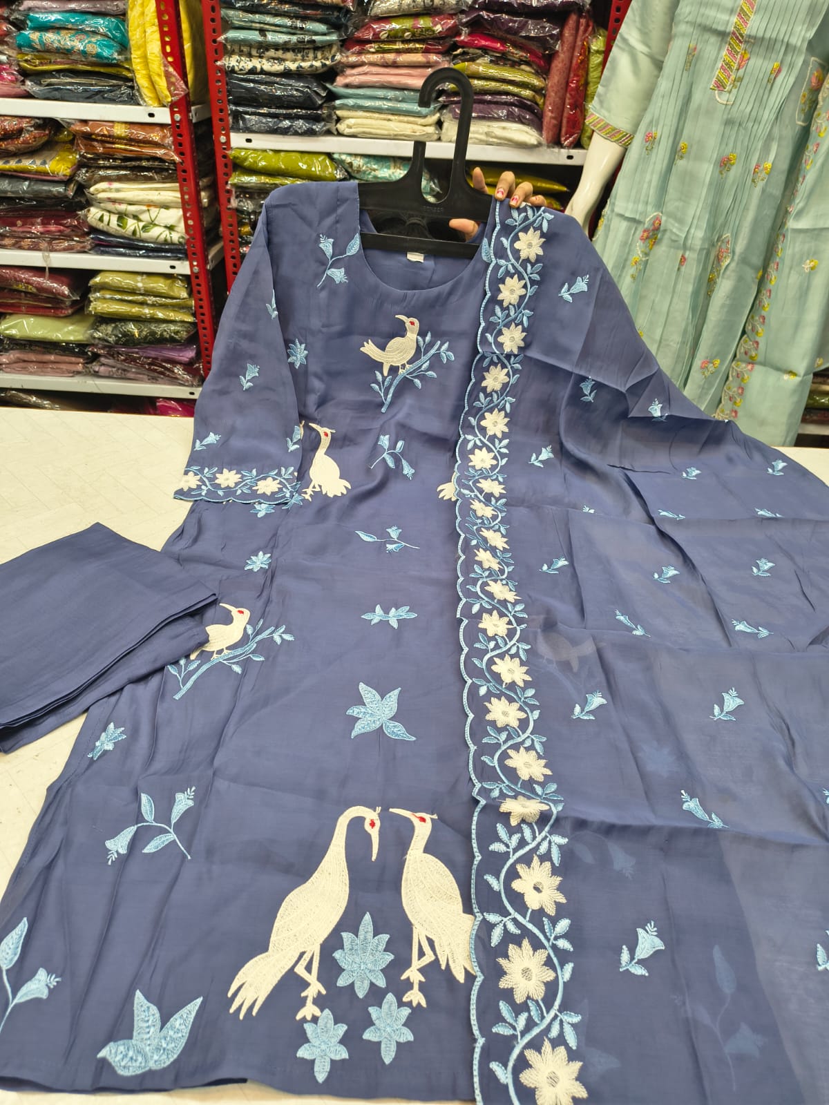 Regal Charm - SFA483